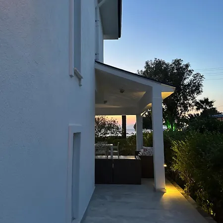 Villa Relaxing By The *