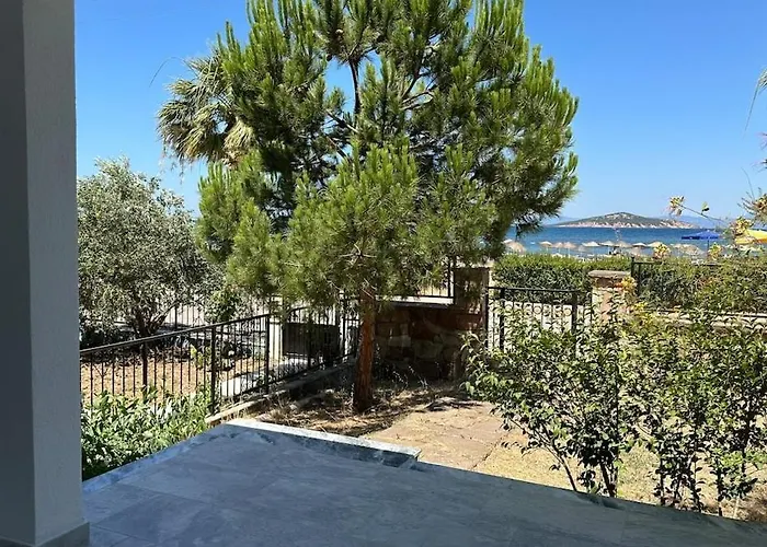 Villa Relaxing By The