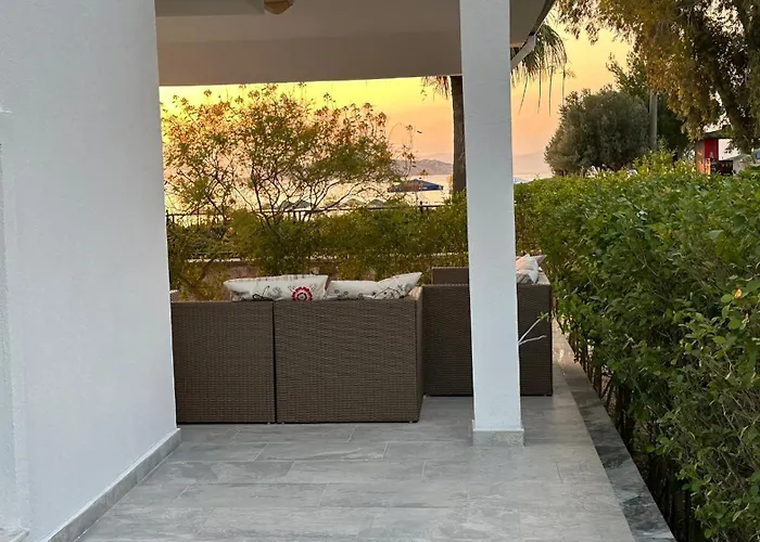 Villa Relaxing By The *